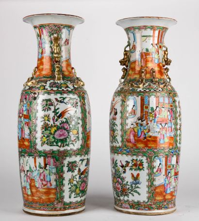 CHINE. 
Paire de vases en porcelaine de Canton...