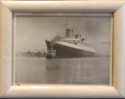 null [NORMANDIE].
Interesting photographic print featuring the ocean liner Normandie....