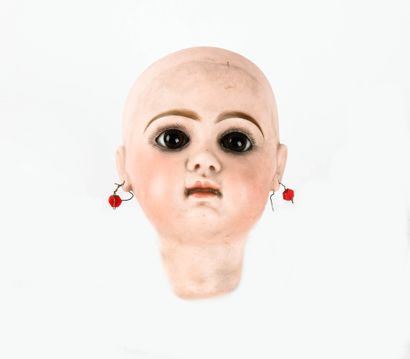 null French Jumeau mold doll head with closed mouth and fixed brown eyes.
The inscription...