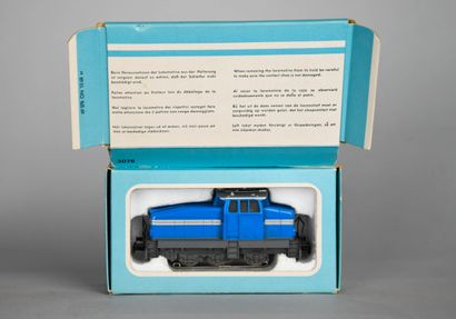 null MARKLIN.
Two DHG 500 shunting engines, blue and yellow, HO.
References: 3078...