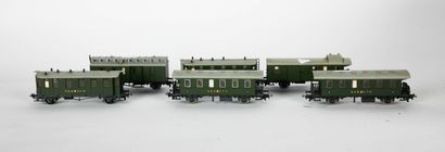 null Reunion of six green SBB CDD passenger cars.
HO.
Used condition.