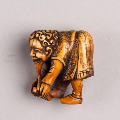 null Sage en ivoire sculpté Japon, 18ème siècle. Expert: Mr Delalande