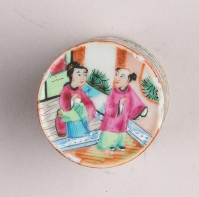 null Pot à onguent en porcelaine de Chine CANTON Epoque XIXème H: 5 cm