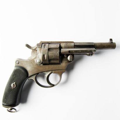 null Revolver d'officier modèle 1874, 6 coups, calibre 11/73. Carcasse gravée «Manufacture...