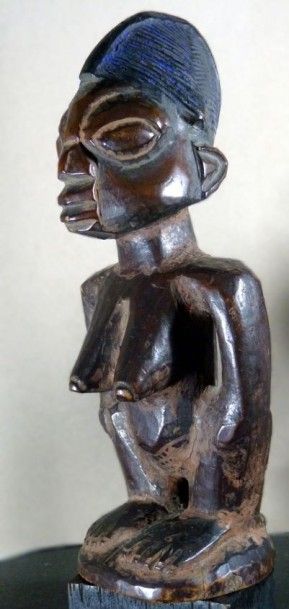 null GRAND JUMEAU IBEJI YORUBA (Nigeria). Féminin en bois sculpté, la coiffure en...