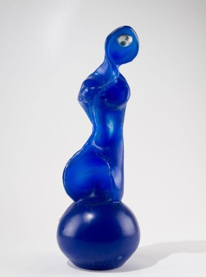 Salvador DALI (1904-1989) Cyclope Sculpture en pâte de verre bleue, n°10/150 H :...