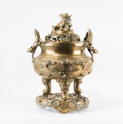 CHINE Grand brûle-parfum en bronze. H: 42 cm