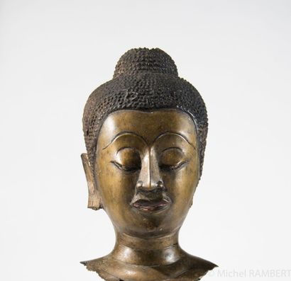 THAILANDE, XIXÈME SIÈCLE Tête de Bouddha. H: 27 cm. Expert: Philippe Delalande