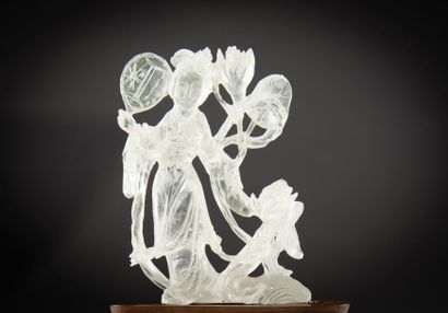 CHINE Courtisane, sujet en cristal sculpté et taillé. H: 14,5 cm