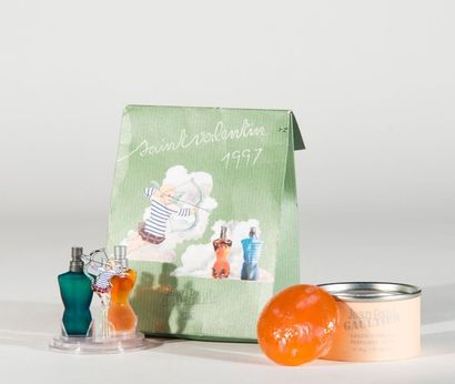 Jean-Paul GAUTIER Un savon parfumé dans sa boîte et un sachet Saint-Valentin 1997...
