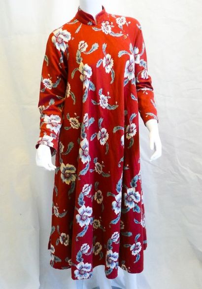 Jungle Jap. (Kenzo de 1970 à 1980) Robe en forme en coton imprimé de fleurs bleues...