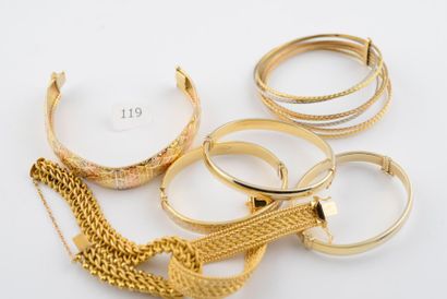 null Lot de sept bracelets dont un semainier, or jaune et pierres blanches, poids:...