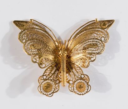 null Broche ajouré en or jaune en forme de papillon, poids: 20,1 g. TARIF(*)