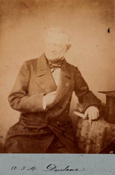 Jean-Antoine DUCLAUX (1783-1868) Mulet au repos. Dessin à la mine de plomb, signé...