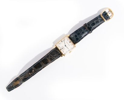 JAEGER LECOULTRE Montre bracelet d'homme ou de dame en or jaune.
Poinçon tête d'aigle....