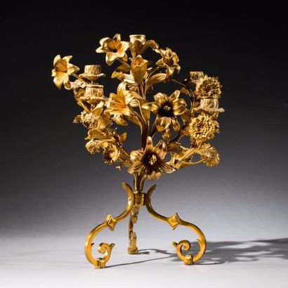 null Paire de chandeliers en bronze doré formés de bouquet de lumières. Fin XVIIIème...