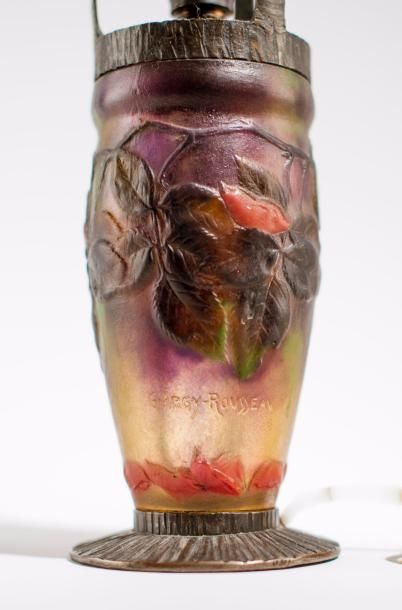 Gabriel ARGY ROUSSEAU (1885-1953) Pied de lampe en pâte de verre à décor de fleurs...