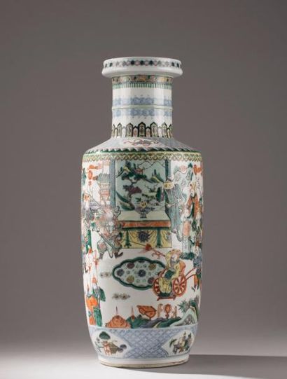 null CHINE, fin du XIXe siècle, début du XXe siècle.

Vase en porcelaine de forme...