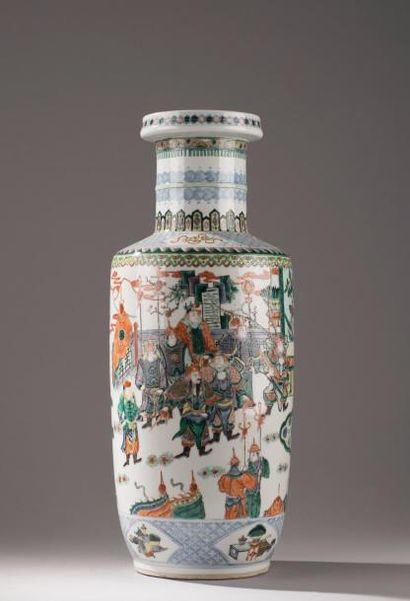 null CHINE, fin du XIXe siècle, début du XXe siècle.

Vase en porcelaine de forme...