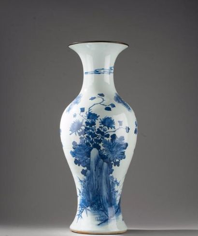 null CHINE, fin du XIXe, début du XXe siècle.

Grand vase de forme balustre en porcelaine...