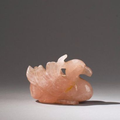 null CHINE. Statuette de canard mandarin en quartz rose. L: 12 cm
