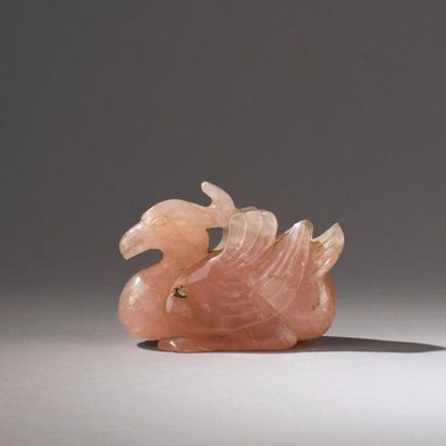 null CHINE. Statuette de canard mandarin en quartz rose. L: 12 cm