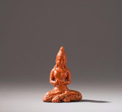 null CHINE, XXe siècle. Statuette de Bodhisattva assis en corail sculpté. H: 10 ...