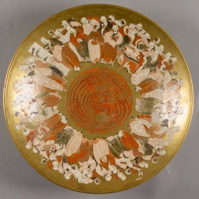 null JAPON, Kutani vers 1900 / 1910. Plat en porcelaine à décor rouge de fer sur...