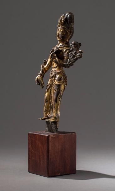 null SINO-TIBÉTAIN, XVIIe / XVIIIe siècle. Statuette de Bodhisattva en bronze doré,...