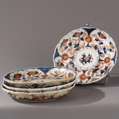 null JAPON, XVIIIe / XIXe siècle. Suite de quatre coupelles en porcelaine à décor...