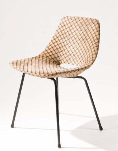 Pierre GUARICHE (1926-1995) pour Steiner Six chaises "Tonneau", coque en bois recouverte...