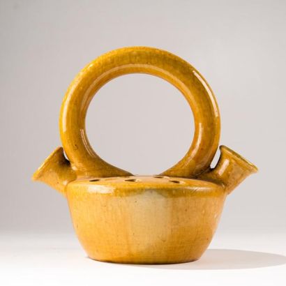 Suzanne RAMIE (1907-1974) - MADOURA Important pique-fleurs en céramique ocre à double...