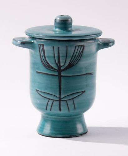Jacques POUCHAIN (1925-2015) Pot couvert en céramique turquoise à motif floral. Signé...