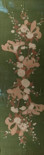 LINE VAUTRIN (1913-1997) Foulard en soie à décor floral. Encadré. Signé en bas à...