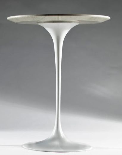 Eero SAARINEN pour Knoll International. Circa 1960 Guéridon "tulipe", pied en fonte...