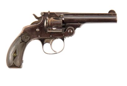 null Revolver Smith & Wesson, 6 coups, calibre 32. Finition bleuie. Plaquettes de...