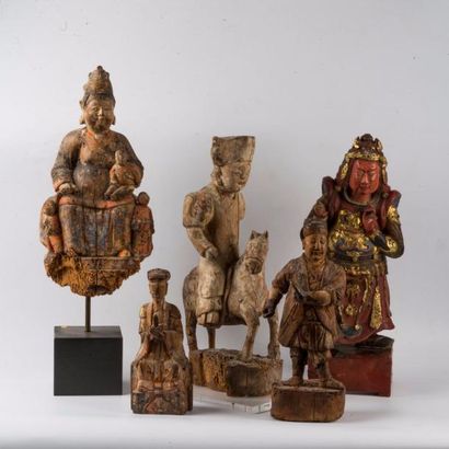 CHINE et CHINE DU SUD, XVIIème et XIXème siècle Ensemble de cinq dignitaires en bois...