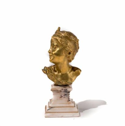 Raoul François LARCHE (1860-1912) Buste d'enfant riant. Bronze doré par SIOT à Paris,...
