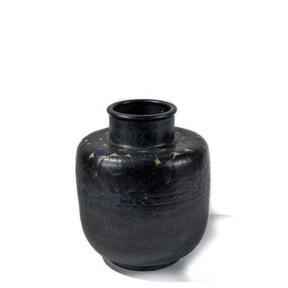 null Émile LENOBLE (1875 - 1940). Vase en grès noir, de forme ovoïde n° 1157? H :...