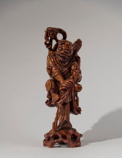 null CHINE, début Xxe siècle. Deux divinités du panthéon chinois, en bois sculpté...