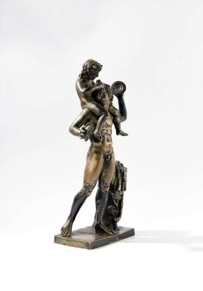 null Bacchus enfant et faune en bronze, d'après l'antique. H : 30 cm. (Pied gauche...