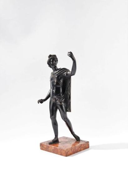 null Apollon, d'après l'antique. Epreuve en bronze à patine noire, socle en marbre...