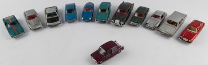 null Politoys, lot de 12 voitures, état moyen : Iso Rivolta n° 515 vert/bleu, Alfa...