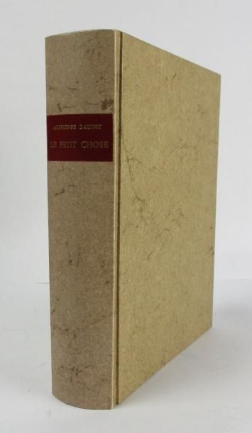 DAUDET (A). Le petit chose. Paris, Cyral, 1926. In-8 cartonnage bradel beige, couvertures...