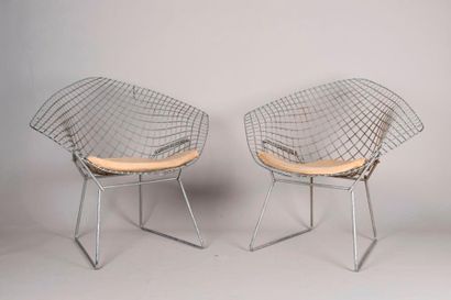  Harry BERTOIA (1915-1978) pour Knoll. Circa 1970. 
Paire de fauteuils "diamant",...