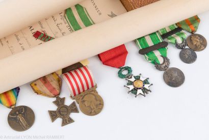 null FRANCE
Ensemble de huit médailles du Colonel Plée ; dont étoile de chevalier...