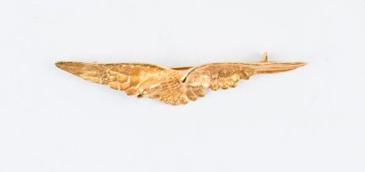 null Broche représentant un aigle en vol, monture en or jaune 18 carats (750 millièmes),...