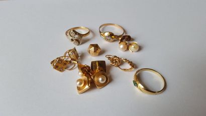 null Lot en or jaune 750 millièmes (18K) , perles et pierres comprenant boucles d'oreille...