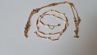 null Lot en or jaune 750 millièmes (18K) et perles : chaine et collier. Poids brut...