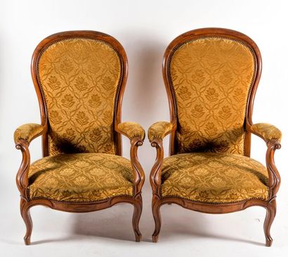 null Paire de fauteuils Voltaire en noyer. XIXème siècle